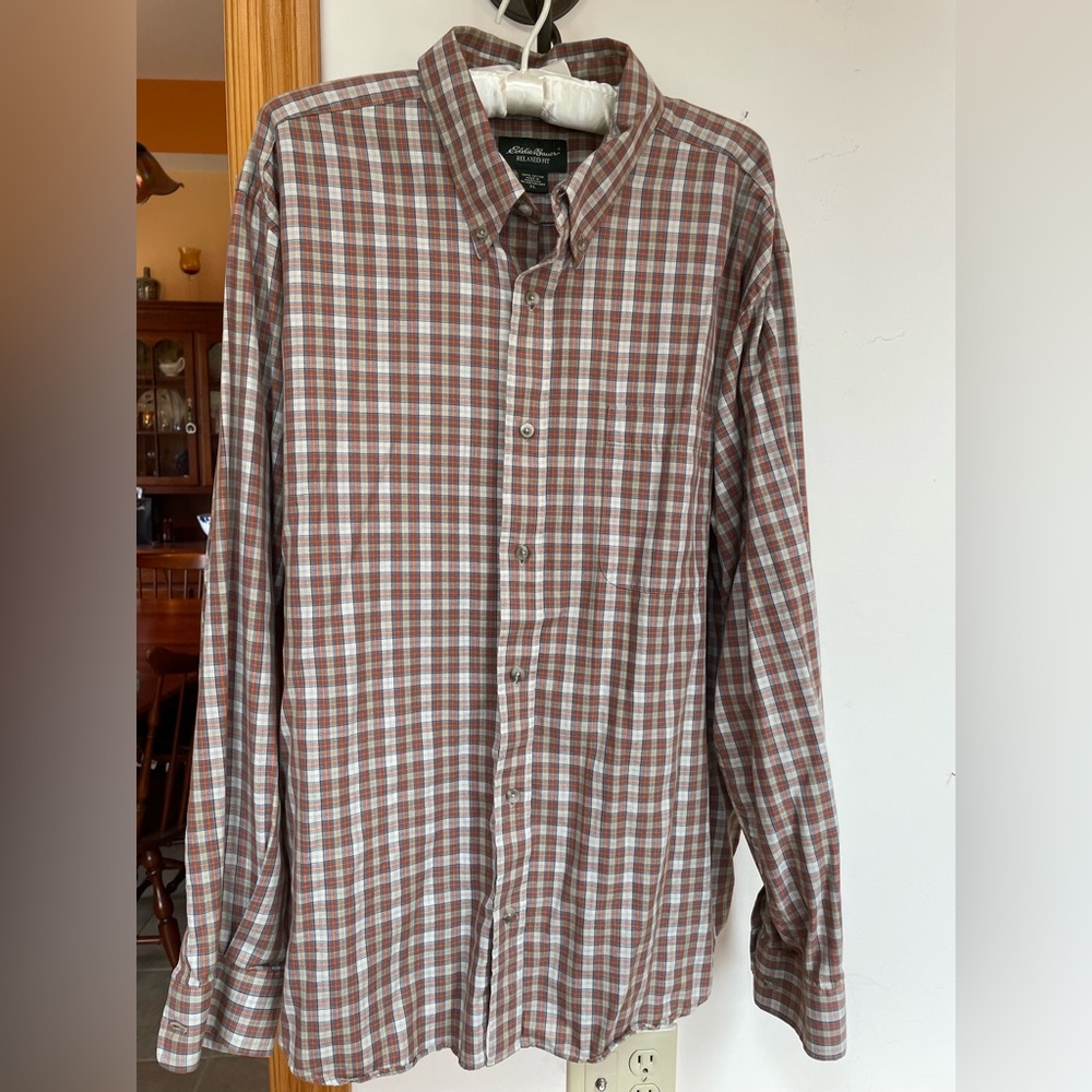 🔵 Eddie Bauer relaxed fit button down